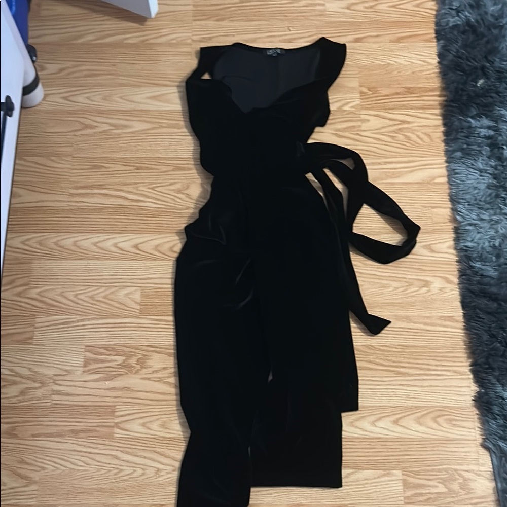 Sleek Black Sleeveless Jumpsuit with Waist Tie